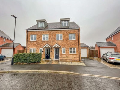 3 bedroom town house for sale in Hall Drive, Newcastle Upon Tyne, NE13