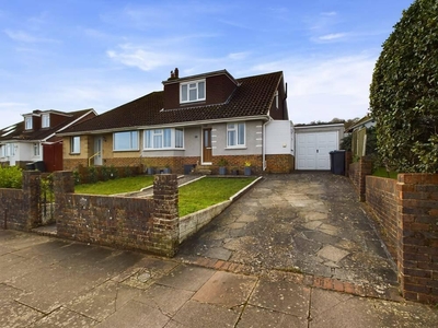 4 bedroom semi-detached bungalow for sale in Vale Avenue, Findon Valley, Worthing, BN14 0BY, BN14