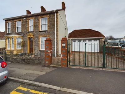 4 bedroom detached house for sale in Beaconlea, Bristol, BS15