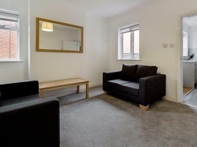 4 Bedroom Semi-detached House For Rent In Beeston, Nottingham