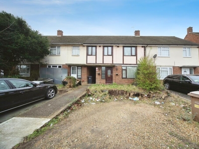 4 bedroom semi-detached house for sale in Eaton Valley Road, Luton, LU2