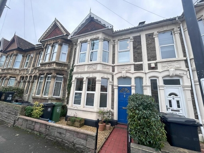 4 bedroom terraced house for rent in Brentry Road, Bristol, BS16