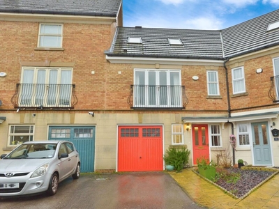 4 bedroom terraced house for sale in Faraday Drive, Shenley Lodge, Milton Keynes, MK5