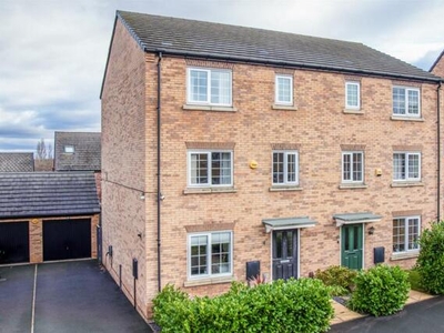4 Bedroom Town House For Sale In Crigglestone