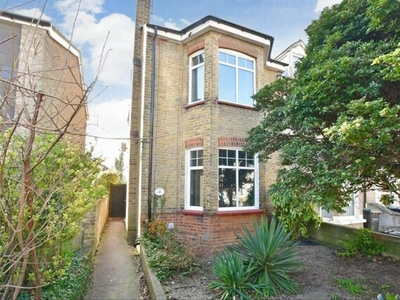 5 Bedroom Semi-detached House For Sale In Gravesend
