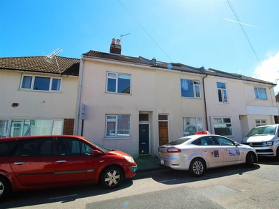 5 bedroom terraced house for rent in Fawcett Road, Southsea, PO4
