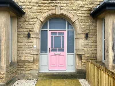 5 Bedroom Town House For Sale In Guiseley