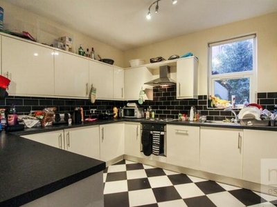 6 Bedroom Semi-detached House For Rent In West Bridgford