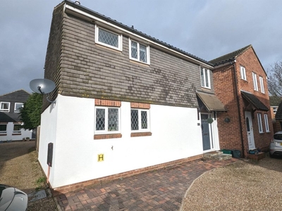 Clarence Close, Chelmsford - 3 bedroom semi-detached house