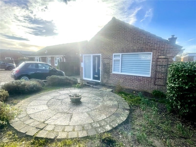 Grebe Close, Milford on Sea, Lymington, Hampshire, SO41 2 bedroom bungalow in Milford on Sea