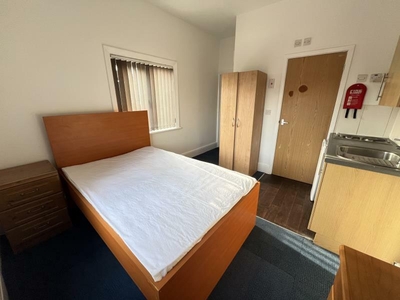 Studio flat for rent in Manor Road, Studio 22, Falcon House, Coventry, Cv1 2lh, CV1