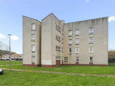 2 bed first floor flat for sale in Longstone