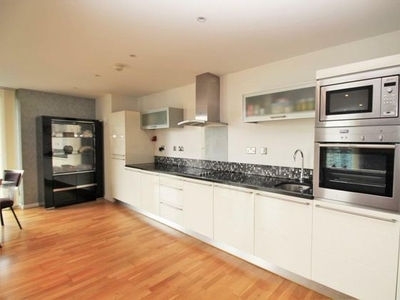 2 bedroom flat to rent Cross Harbour, Canary Wharf, E14 9DF