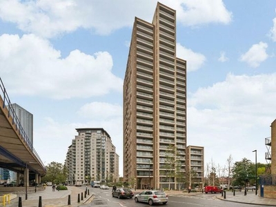 2 bedroom flat to rent Crossharbour, Canary Wharf, South Quay, E14 3NW