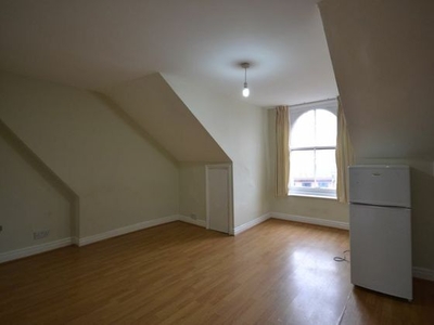 3 bedroom flat to rent London, E17 4QH