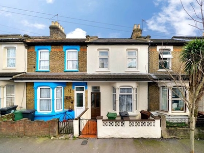 3 bedroom terraced house for sale London, E11 4DT