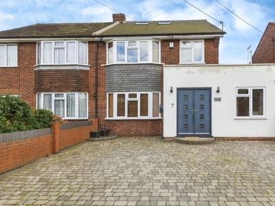5 Bed House To Rent in Slough, Berkshire, SL3 - 575
