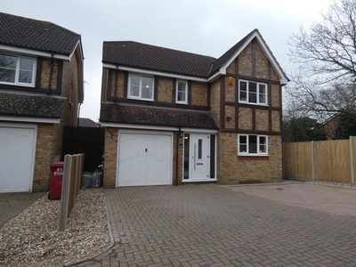 Detached house to rent in Earls Lane, Cippenham, Slough SL1