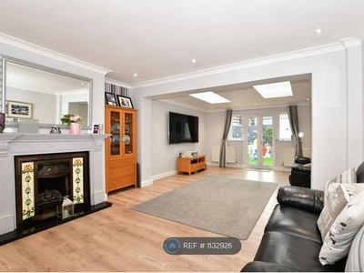 End terrace house to rent in Richmond Road, Croydon CR0