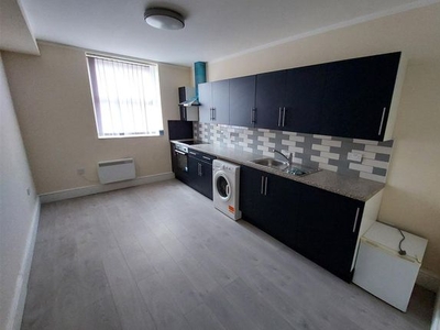 Flat to rent in Balby Rd, Doncaster, Doncater DN4