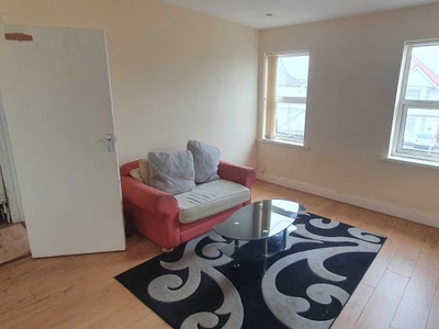 Flat to rent in Caerphilly Road, Heath, Cardiff CF14