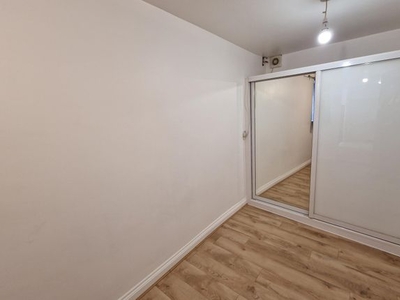 Flat to rent in Cambridge Road, Hitchin SG4