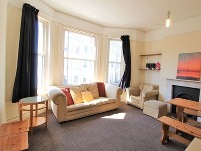 Flat to rent in Cambridge Road, Hove BN3