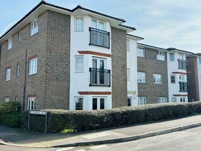 Flat to rent in Castlemaine Avenue, Gillingham ME7