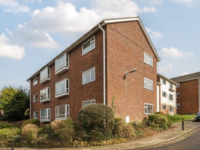 Flat to rent in Cliveden Close, Brighton, East Sussex BN1