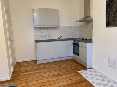 Flat to rent in Elm Avenue, Mapperley Park, Nottingham NG3