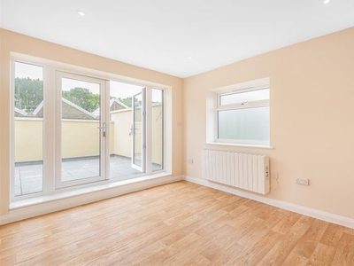 Flat to rent in Forest Road, Effingham Junction, Leatherhead KT24