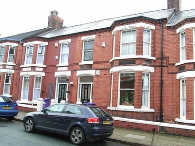 Flat to rent in Hallville Road, Mossley Hill, Liverpool L18