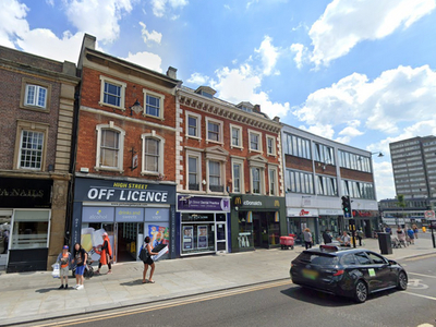 Flat to rent in High Street, Bedford MK40