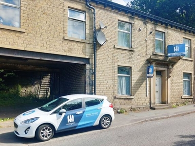 Flat to rent in Lowergate, Huddersfield HD3