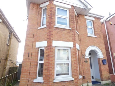 Flat to rent in Markham Road, Charminster, Bournemouth BH9