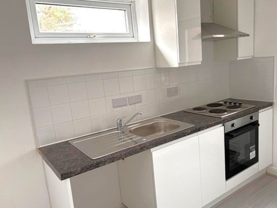Flat to rent in Molyneaux Road, Liverpool L6