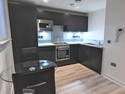 Flat to rent in Norfolk Street, Liverpool L1