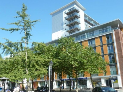 Flat to rent in Orchard Plaza, High Street, Poole BH15