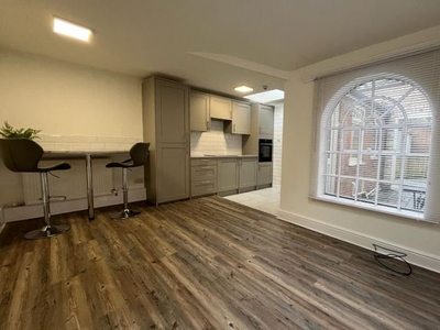 Flat to rent in Rosefield Street, Leamington Spa CV32