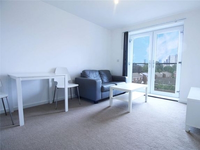 Flat to rent in Spinner House, 1A Elmira Way, Salford M5