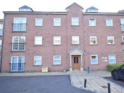 Flat to rent in St Christophers Walk, Wakefield WF1