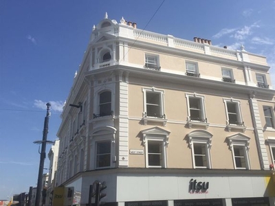 Flat to rent in West Street, Brighton BN1