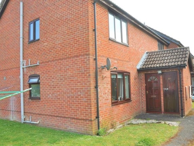 Maisonette to rent in Eleanor Court, Ludgershall, Andover SP11