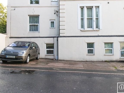 Parking/garage to rent in Parking On Avenue Road, Torquay TQ2