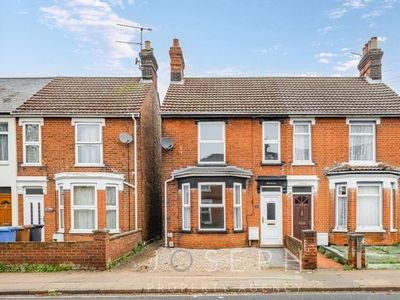 Semi-detached house to rent in Foxhall Road, Ipswich IP3