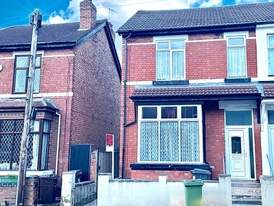 Semi-detached house to rent in Owen Road, Merridale, Wolverhampton WV3