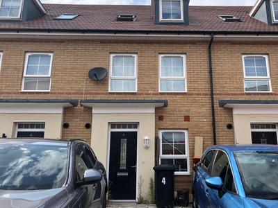 Town house to rent in Currency Close, Dunstable LU6