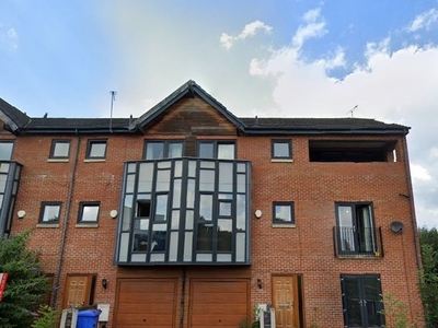 Town house to rent in Dryden Street, Manchester M13