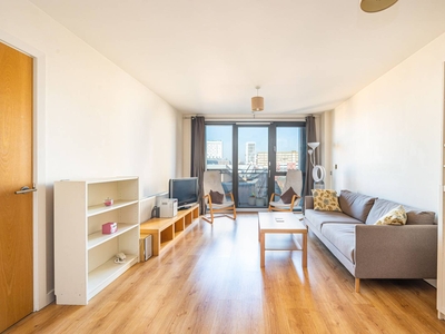 Flat in Sheridan Heights, Spencer Way, Shadwell, E1