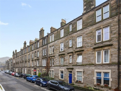 1 bed first floor flat for sale in Meadowbank